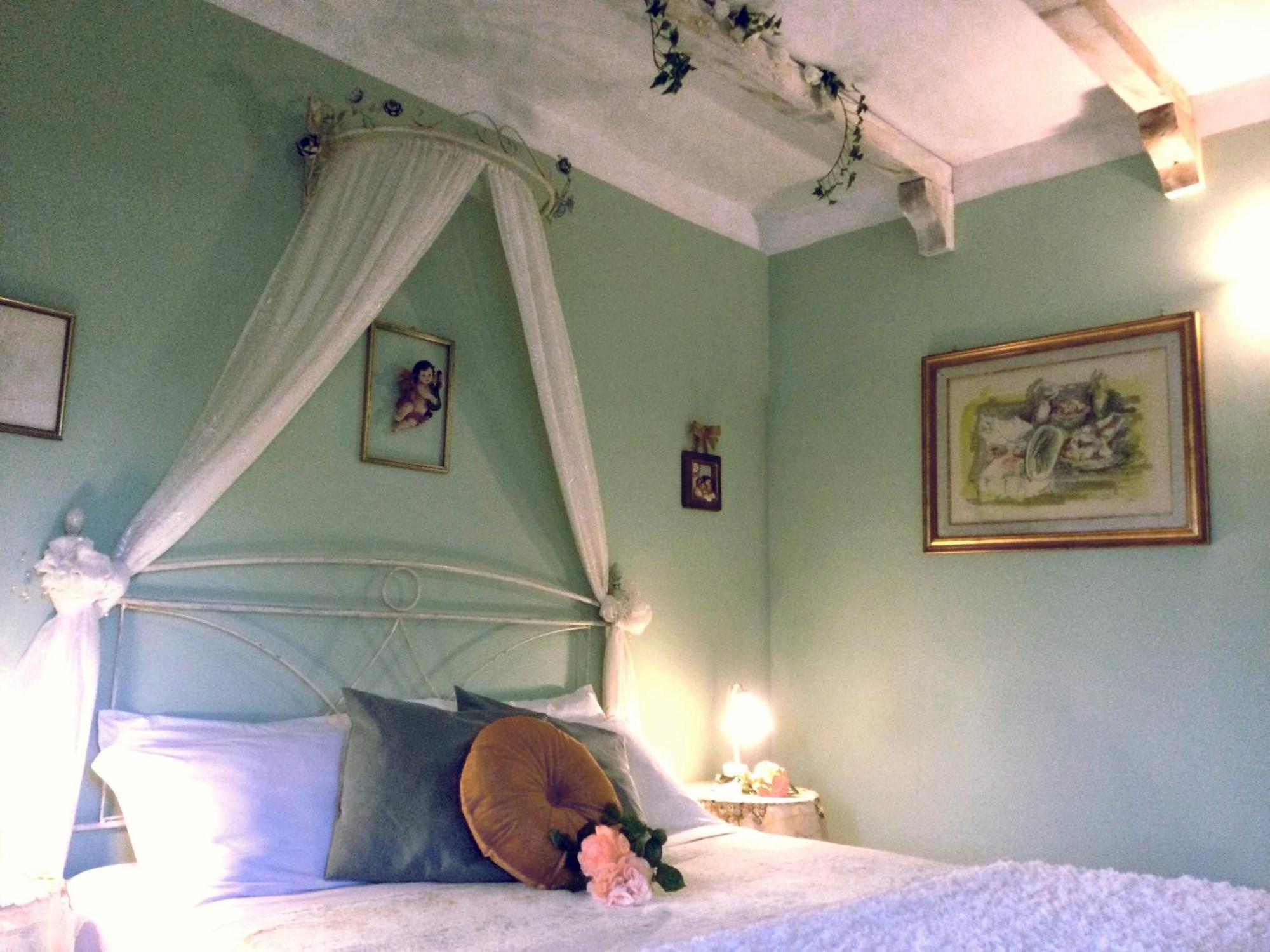 Mirella Charming Bed & Breakfast Алберобело Стая снимка